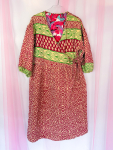 Unika style no 39 - kviltet slå-om kjole fra LÉ MOSCH, smuk og lækker kjole med volume, mørk rosa og grøn slå om kjole i quilt,
