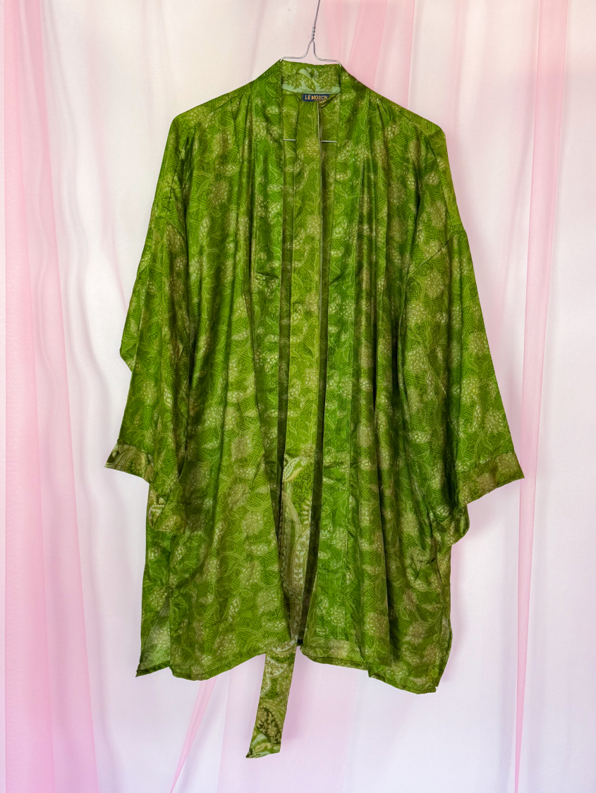 Monya Silkemix kimono no 1753 fra LÉ MOSCH, silkemix kimono syet i Indien, unik kort kimono i grønne nuancer,  
