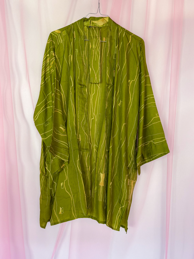 Monya Silkemix kimono no 1756 fra LÉ MOSCH, silkemix kimono syet i Indien, unik kort kimono i grønne nuancer,  