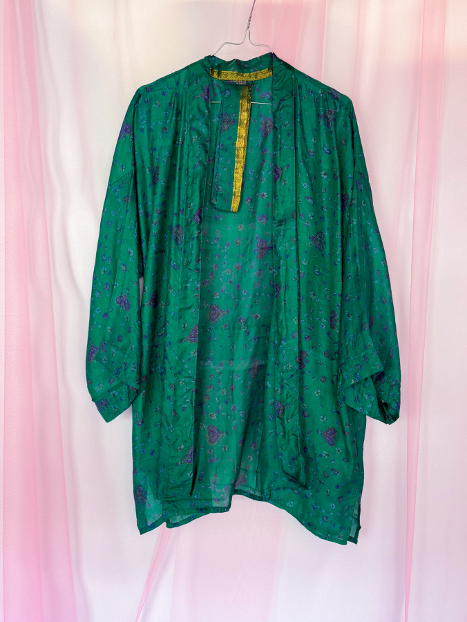 Monya Silkemix kimono no 1759 fra LÉ MOSCH, silkemix kimono syet i Indien, unik kort kimono i turkise nuancer,  