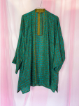 Monya Silkemix kimono no 1761 fra LÉ MOSCH, silkemix kimono syet i Indien, unik kort kimono i fine farver,  