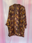 Monya Silkemix kimono no 1763 fra LÉ MOSCH, silkemix kimono syet i Indien, unik kort kimono i fine farver,  
