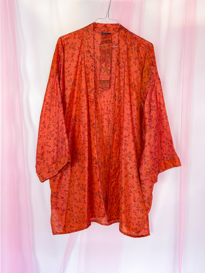 Monya Silkemix kimono no 1764 fra LÉ MOSCH, silkemix kimono syet i Indien, unik kort kimono i fine farver,  