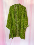 Monya Silkemix kimono no 1771 fra LÉ MOSCH, silkemix kimono syet i Indien, unik kort kimono i grønne nuancer,  