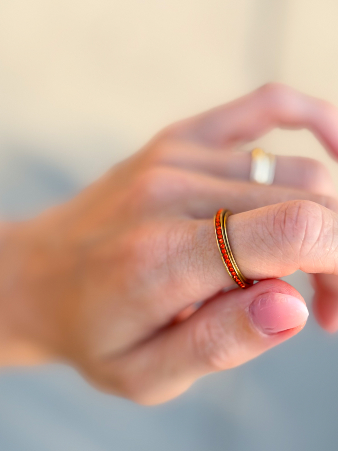 Mille anti stress ring i forgyldt Orange fra LÉ MOSCH