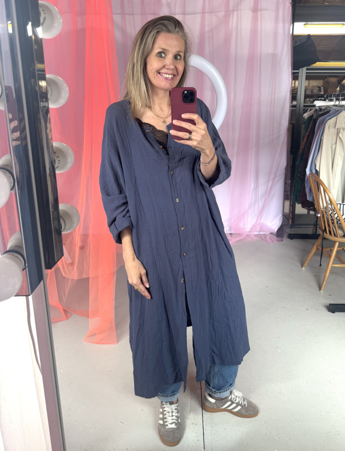 Unika style no 44 - lang blå grå cardigan fra LÉ MOSCH, rar og anvendelig cardigan, pæn blå grå cardigan i bomuld,  