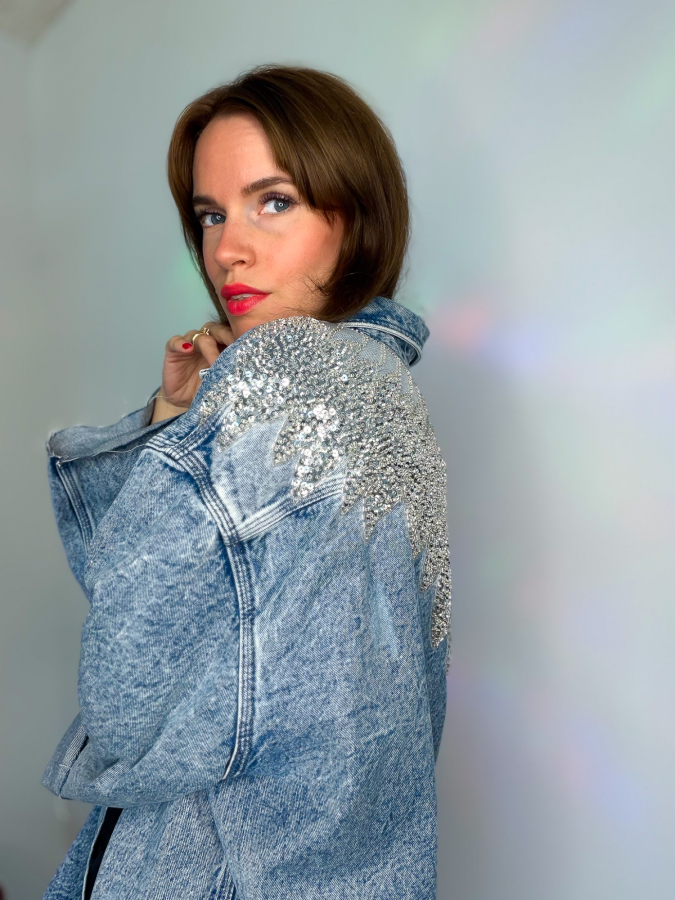 Vintage Vibes Denim Skjorte med pailletter – No 249 fra LÉ MOSCH, cool og feminin denim skjorte, rummelig og sej skjorte med pailletter, 