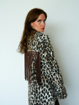 Vintage Vibes Denim Leo Skjorte med frynser – No 250 fra LÉ MOSCH, cool denimskjorte med dyreprint, tynd denimskjorte med frynser, 