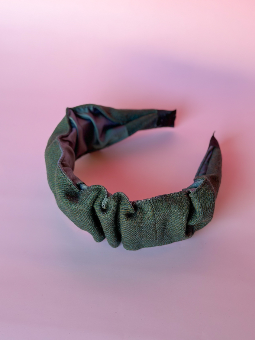 Vintage Vibes Hårbøjle i kraftigt stof fra LÉ MOSCH, grå grøn hårbøjle i et anderledes look, 