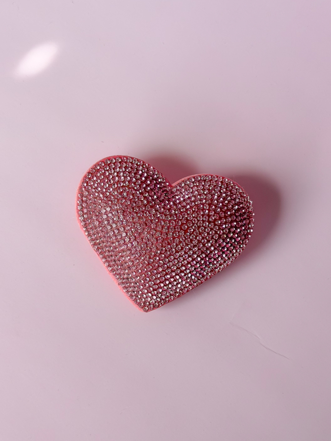 Hjerte Broche i rosa fra LÉ MOSCH, glitrende rosa broche, smuk og feminin lyserød broche,