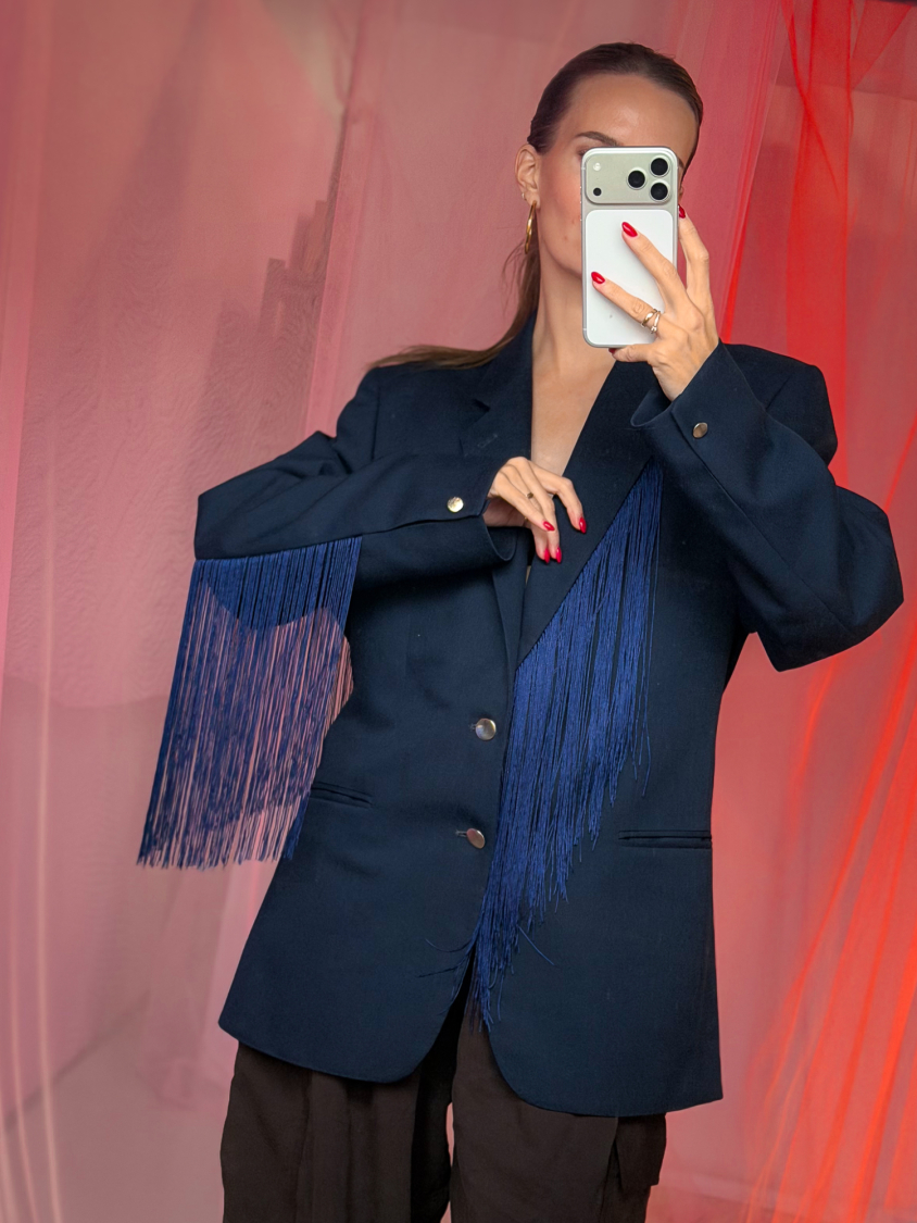 Vintage Vibes navy blazer med blå frynser – No 263 fra LÉ MOSCH, cool og anderledes blå blazer med frynser, fin secondhand blazer med et twist, 