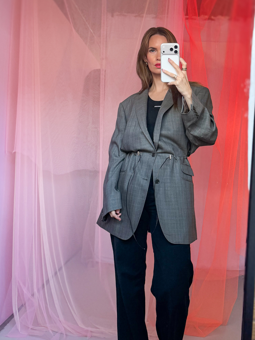 Vintage Vibes blazer med drawstring waist – No 275 fra LÉ MOSCH, skøn og super anvendelig secondhand blazer, ternet og cool upcyclet blazer med snoretræk i taljen,