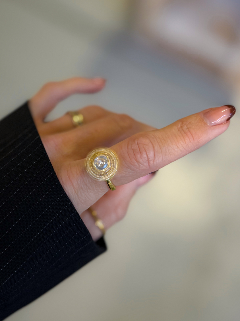 Aviva spinner anti stress ring i forgyldt fra LÉ MOSCH, ring med bevægelig top, beroligende ring, adhd ring,