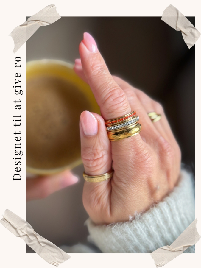 Natali anti stress ring i forgyldt fra LÉ MOSCH, 