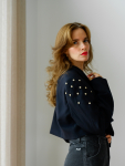 Vintage Vibes Kort Mørkeblå Blazer med nitter – No 280 fra LÉ MOSCH, smuk skulpturel kort blazer i mørkeblå med sorte revers, skøn og anderledes blazer med nitter, 