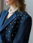 Vintage Vibes blå blazer med nitter – No 281 fra LÉ MOSCH, skøn og unik blå blazer drysset med nitter, oversize og enkel blazer i mørkeblå, 