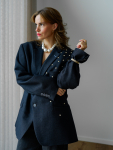 Vintage Vibes blå blazer med nitter – No 281 fra LÉ MOSCH, skøn og unik blå blazer drysset med nitter, oversize og enkel blazer i mørkeblå, 