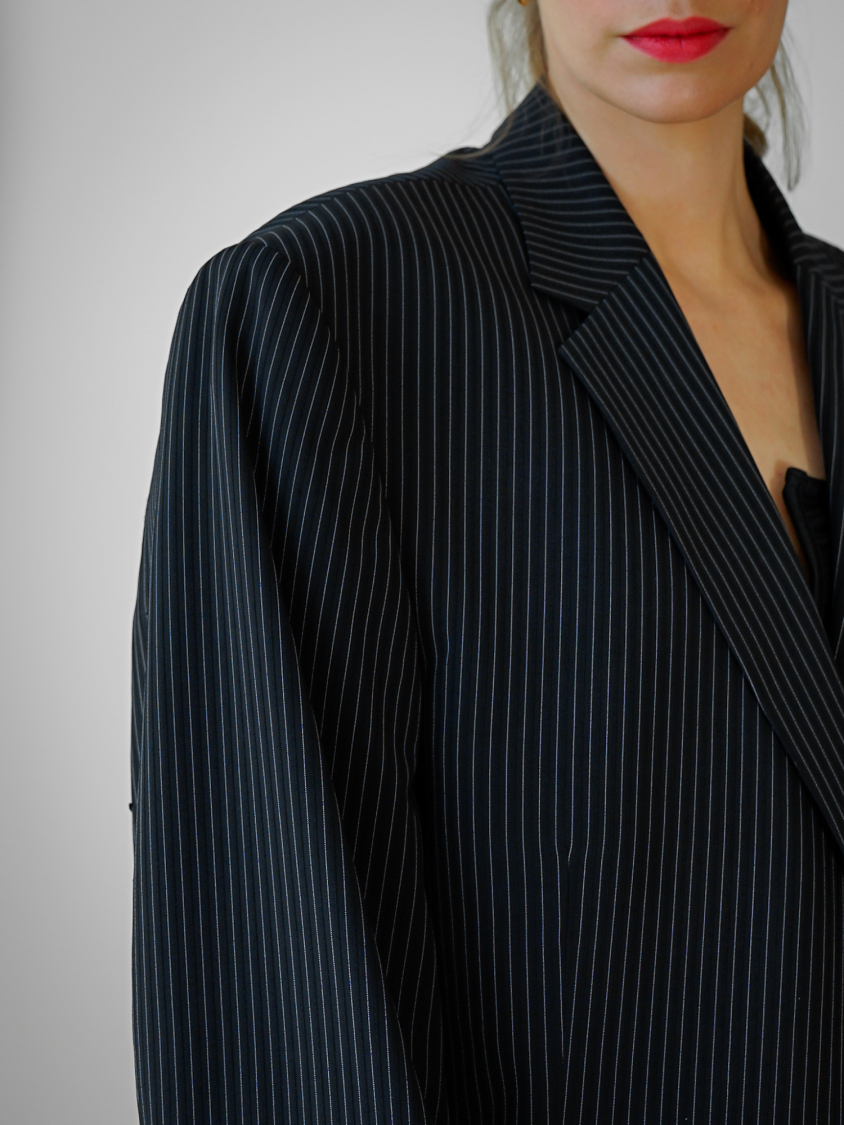 Vintage Vibes stribet blazer med frynser – No 283 fra LÉ MOSCH, cool og anderledes blazer med frynser og LÉ MOSCH logo, fin secondhand blazer med et twist, 