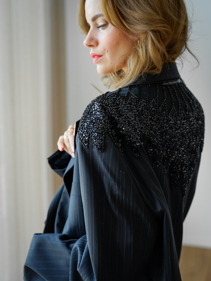 Vintage Vibes stribet blazer med pailletter – No 284 fra LÉ MOSCH, cool og anderledes blazer med pailletter, fin secondhand blazer med et twist, 