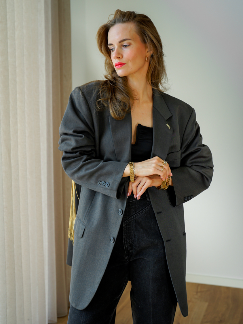 Vintage Vibes blazer med gyldne frynser – No 285 fra LÉ MOSCH, cool og anderledes blazer med frynser, fin secondhand blazer med et twist, 