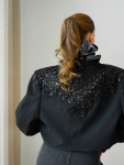 Vintage Vibes kort blazer med pailletter – No 286 fra LÉ MOSCH, cool og anderledes kort blazer med pailletter, fin secondhand blazer med blanke revers, 