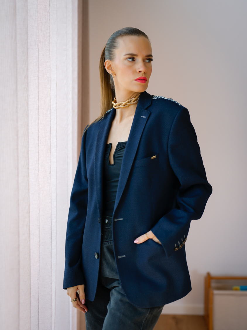 Vintage Vibes blazer med mønstret ryg og røde frynser – No 288 fra LÉ MOSCH, cool og anderledes blazer med frynser, fin secondhand blazer med et twist, 