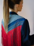 Vintage Vibes blazer med mønstret ryg og røde frynser – No 288 fra LÉ MOSCH, cool og anderledes blazer med frynser, fin secondhand blazer med et twist, 