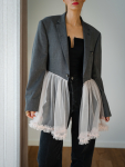 Vintage Vibes blazer med tyl – No 290 fra LÉ MOSCH, iøjnefaldende og fin blazer med tyl, fin secondhand blazer med et twist, 
