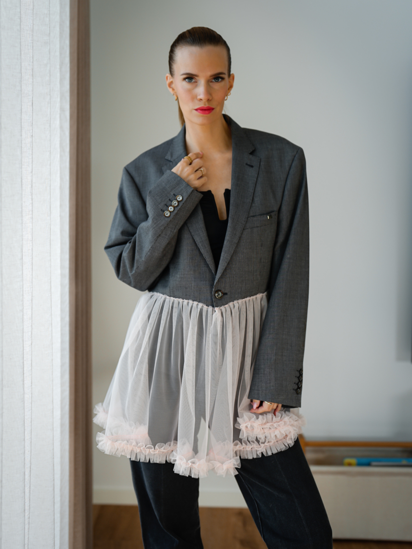 Vintage Vibes blazer med tyl – No 290 fra LÉ MOSCH, iøjnefaldende og fin blazer med tyl, fin secondhand blazer med et twist, 