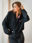 Vintage Vibes kort skulpturel blazer med brocher – No 293 fra LÉ MOSCH, skøn og unik sort kort blazer, blazer med et anderledes snit, 