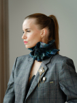 Vintage Vibes kort ternet blazer med broche – No 296 fra LÉ MOSCH, kort blazer med fine tern, elegant kort blazer med broche,  