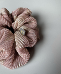 Callie mega scrunchie i rosa fra LÉ MOSCH, lækker og fyldig scrunchie, mega scrunchie i glitterlook, 