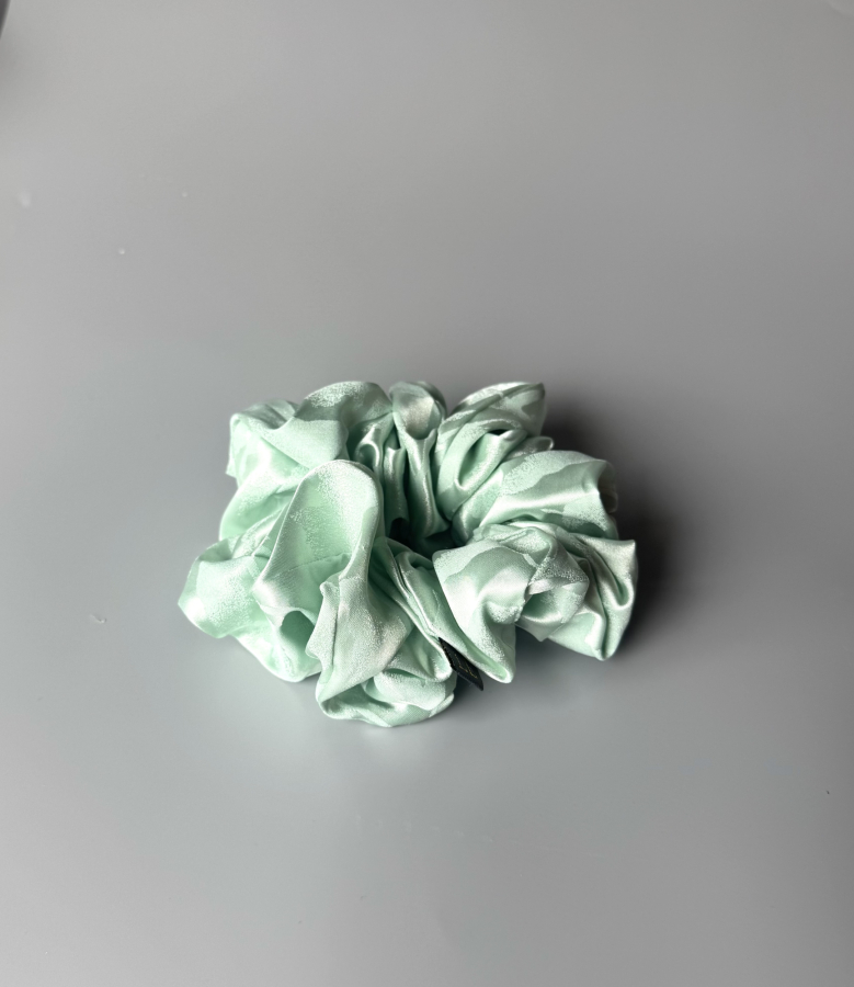 Falcon mega scrunchie i mint fra LÉ MOSCH, lækker og fyldig scrunchie, 