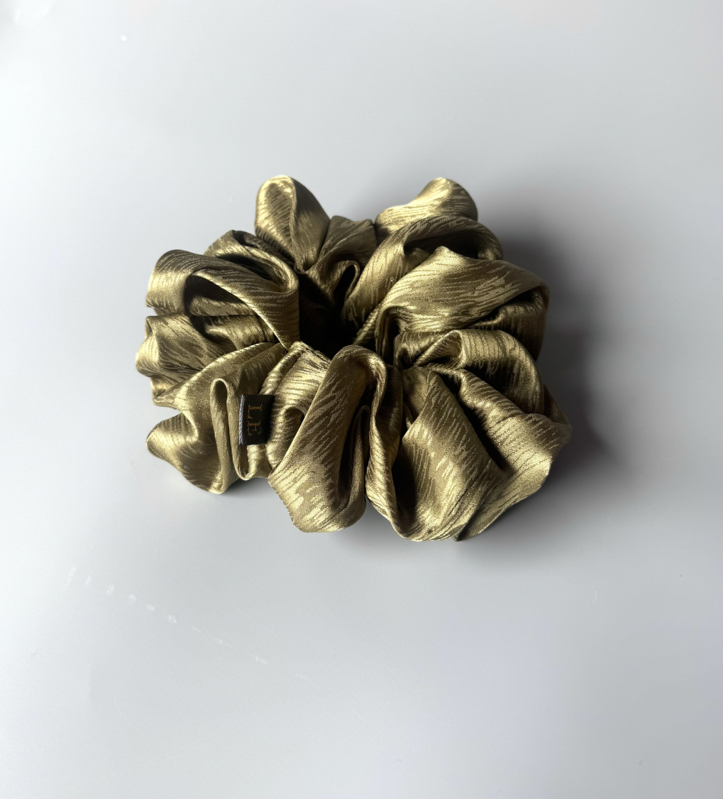 Missy mega scrunchie i olivengrøn fra LÉ MOSCH, lækker og fyldig scrunchie, 