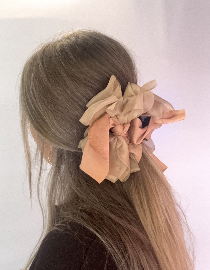 Elka hårklemme i peachy og khaki fra LÉ MOSCH, asymmetrisk hårklemme med sløjfer, hårklemme i brændte nuancer, 