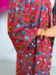 Maria kimono no 404 fra LÉ MOSCH, skøn unik kimono med fint print, anvendelig kimono i pink, 