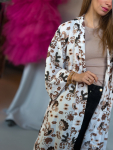 Maria kimono no 405 fra LÉ MOSCH, skøn unik kimono med fint print, anvendelig kimono i hvid og brun, 