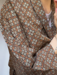 Maria kimono no 406 fra LÉ MOSCH, skøn unik kimono med fint print, anvendelig kimono i sort og brun, 