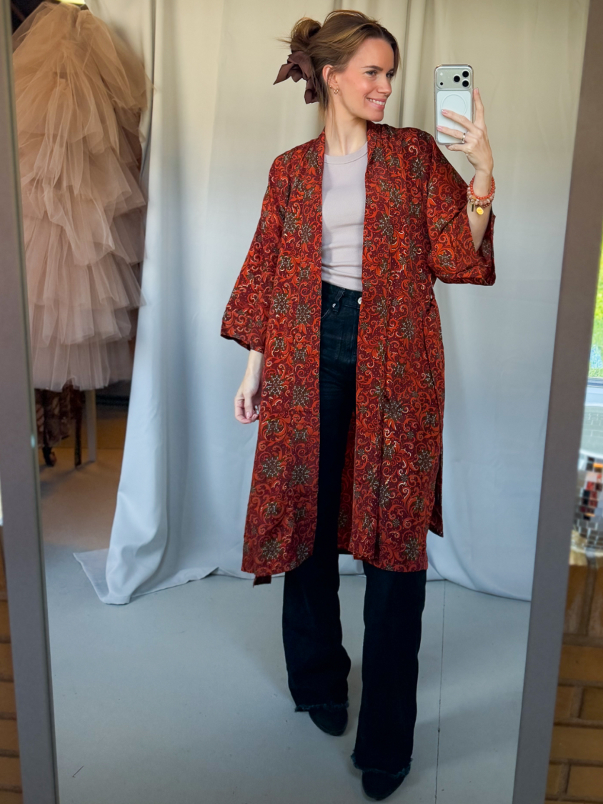 Maria kimono no 408 fra LÉ MOSCH, skøn unik kimono med fint print, anvendelig kimono i et fint farverigt mønster, 