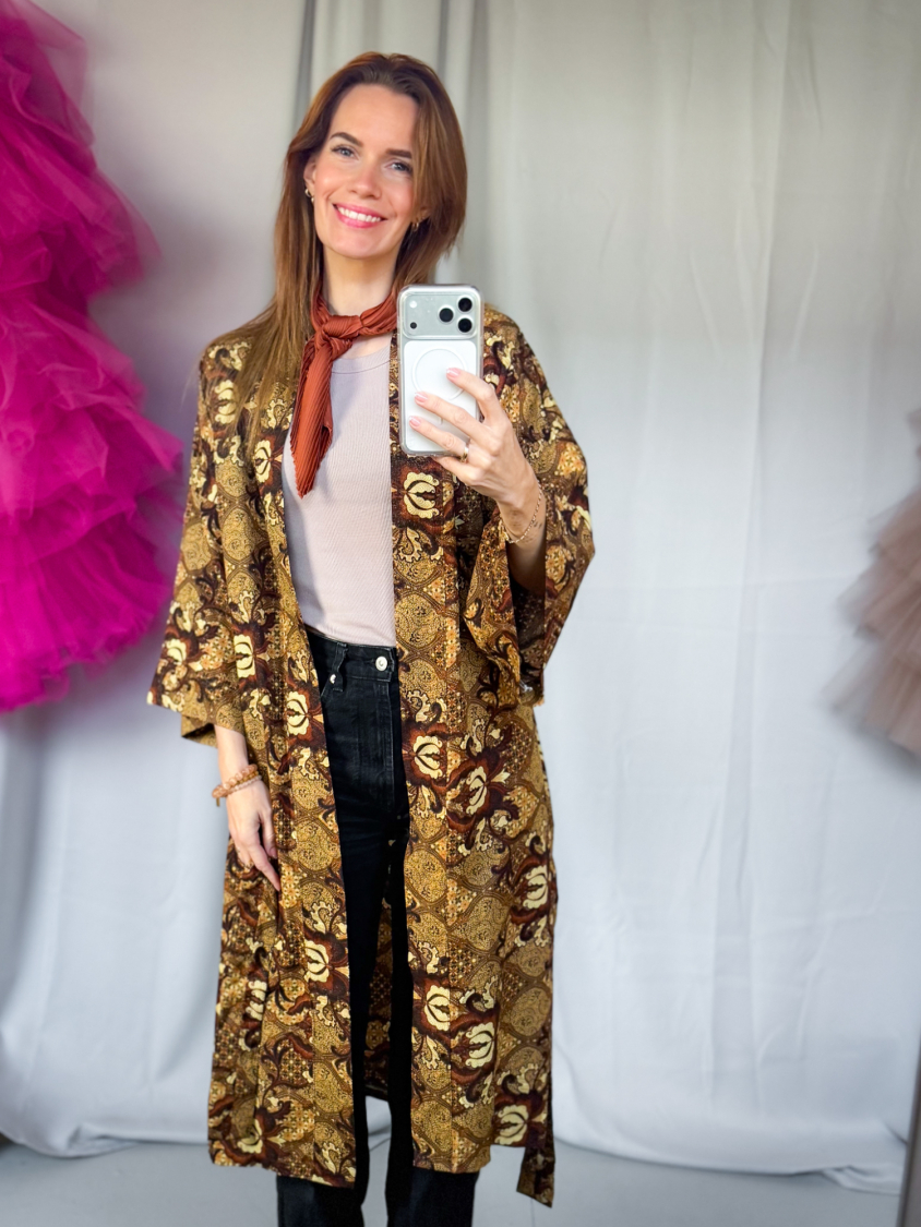 Maria kimono no 410 fra LÉ MOSCH, skøn unik kimono med fint print, anvendelig kimono i et fint farverigt mønster, 