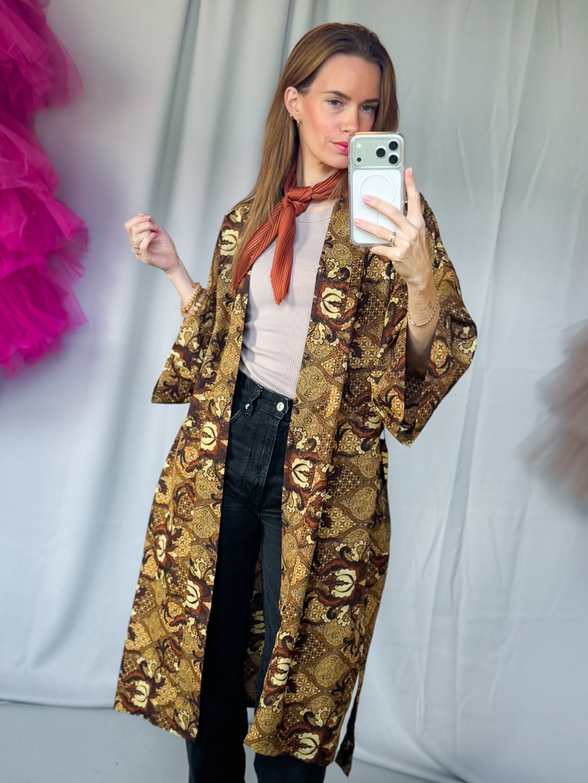 Maria kimono no 410 fra LÉ MOSCH, skøn unik kimono med fint print, anvendelig kimono i et fint farverigt mønster, 
