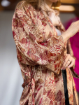 Maria kimono no 411 fra LÉ MOSCH, skøn unik kimono med fint print, anvendelig kimono i et fint farverigt mønster, 