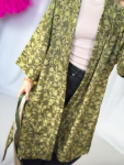 Maria kimono no 412 fra LÉ MOSCH, skøn unik kimono med fint print, anvendelig kimono i et fint farverigt mønster, 