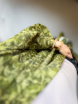 Maria kimono no 412 fra LÉ MOSCH, skøn unik kimono med fint print, anvendelig kimono i et fint farverigt mønster, 
