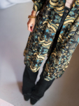 Maria kimono no 417 fra LÉ MOSCH, skøn unik kimono med fint print, anvendelig kimono i et fint farverigt mønster, 