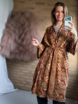 Maria kimono no 418 fra LÉ MOSCH, skøn unik kimono med fint print, anvendelig kimono i et fint farverigt mønster, 