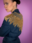 Vintage Vibes blå blazer med pailletter og bælte – No 299 fra LÉ MOSCH, unik og anderledes blazer med bælte og pailletter, fin slim fit secondhand jakke med et twist, 