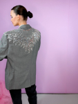 Vintage Vibes grå blazer med pailletter – No 300 fra LÉ MOSCH, fin lysegrå blazer med sølvfarvede pailletter, skøn redesignet secondhand blazer med pailletter, 