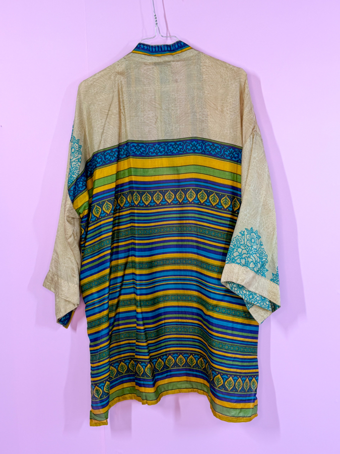 Monya Silkemix kimono no 1773 fra LÉ MOSCH, silkemix kimono syet i Indien, unik kort kimono i fine farver,  