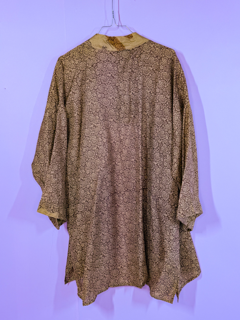 Monya Silkemix kimono no 1774 fra LÉ MOSCH, silkemix kimono syet i Indien, unik kort kimono i fine farver,  